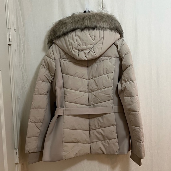 Women's Beige Quilted Jacket with Faux Fur Trim - Picture 2 of 9